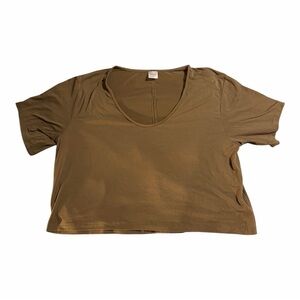 Athleta Essence Explore Crop Tee
